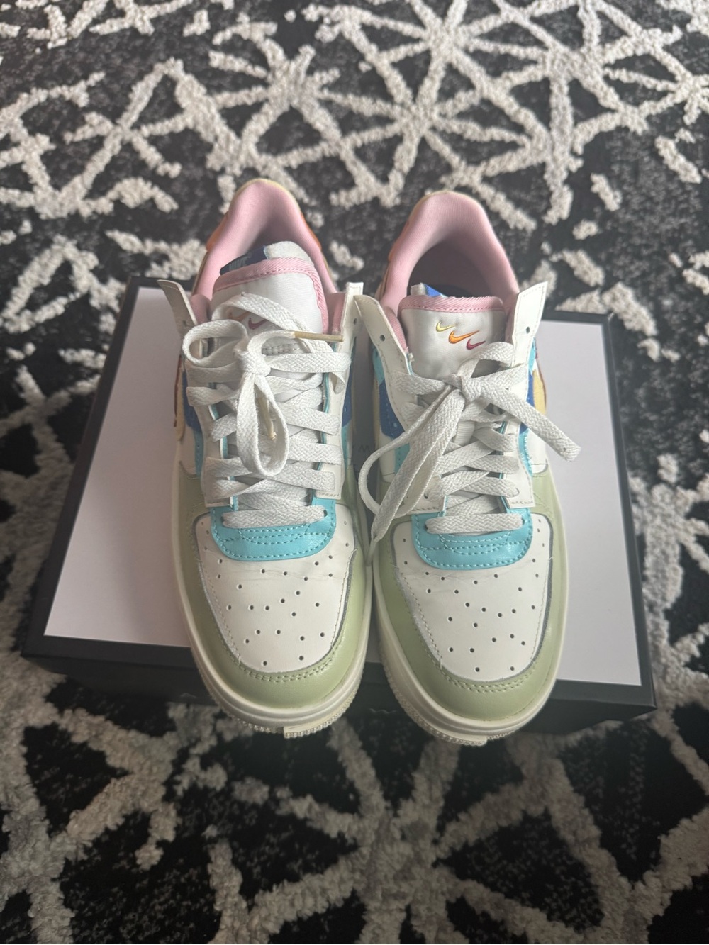 Nike Women’s Multicolor Low-Top Sneakers - Pastel White/Green/Blue/Pink size 9
